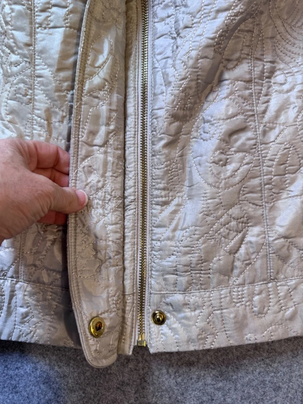 Zenergy by Chico’s Quilted Vest Beige Champagne Metallic Zip Front Size 1 - Picture 4 of 11